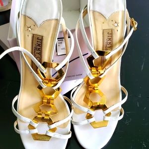 White heeled sandals with gold accent